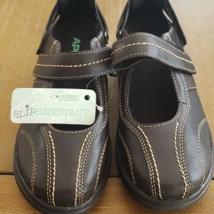 NWT APEX SHOES